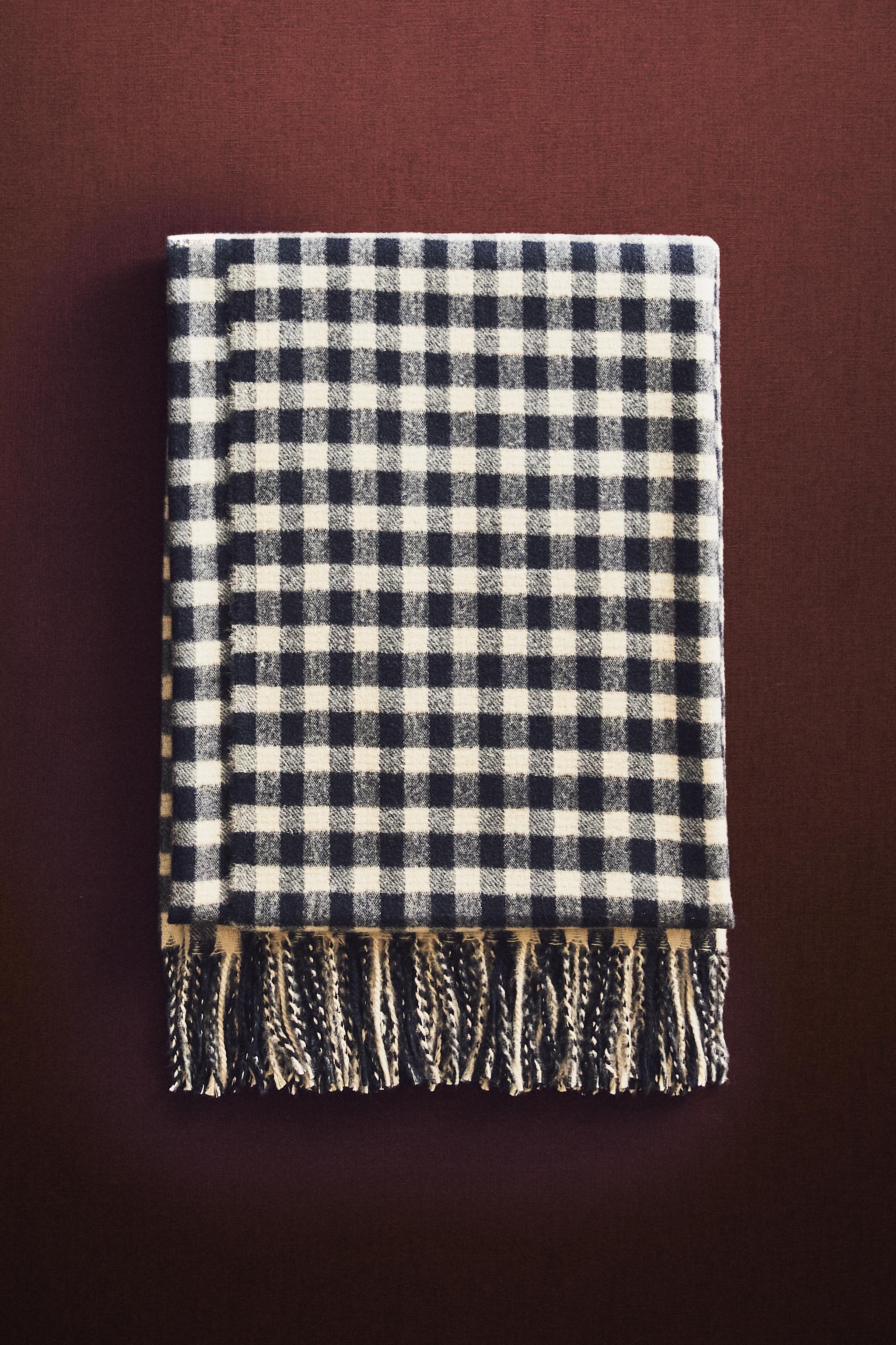 SOFT GINGHAM CHRISTMAS BLANKET